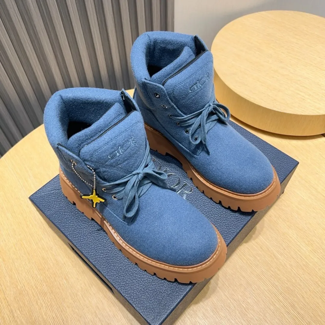 Factory P560💰[Dior] Dior ✨ is online simultaneously👏 This latest autumn and winter popular men's boots are new products in the series and continue Di*r's classic style. The upper is made of original fabric and matched with the original non-slip and wear-resistant rubber outsole. The rear shoe collar and heel are equipped with the brand's iconic details to enhance the style. Fashionable and versatile. Wear it with jeans or slacks for a casual look. Size: 38-44 (45 customized)